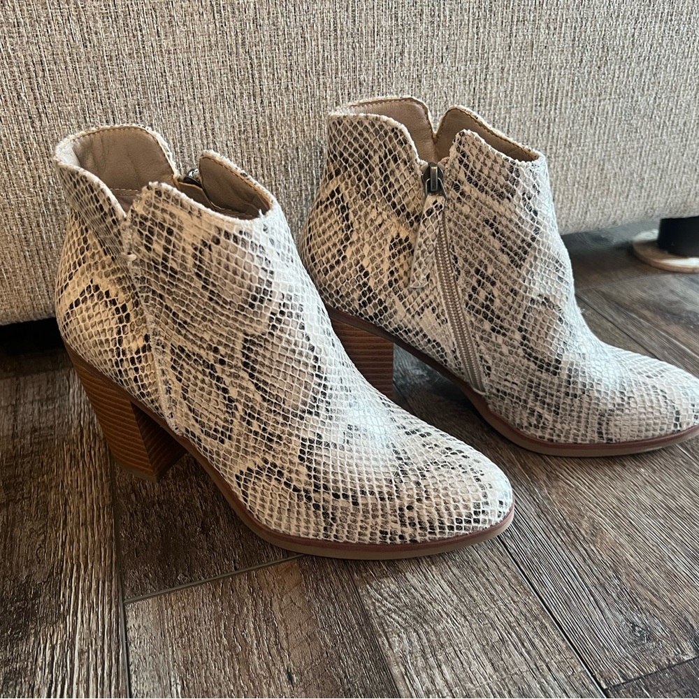 Maurices Gray Ankle Booties with Chunky Heel